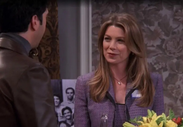 10. The Grey's Anatomy star, Ellen Pompeo acted as an old college classmate of Ross and Chandler's on Friends