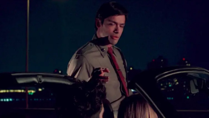 35. All My Children star, Mark Consuelos was a cop who pulled Rachel over on Friends
