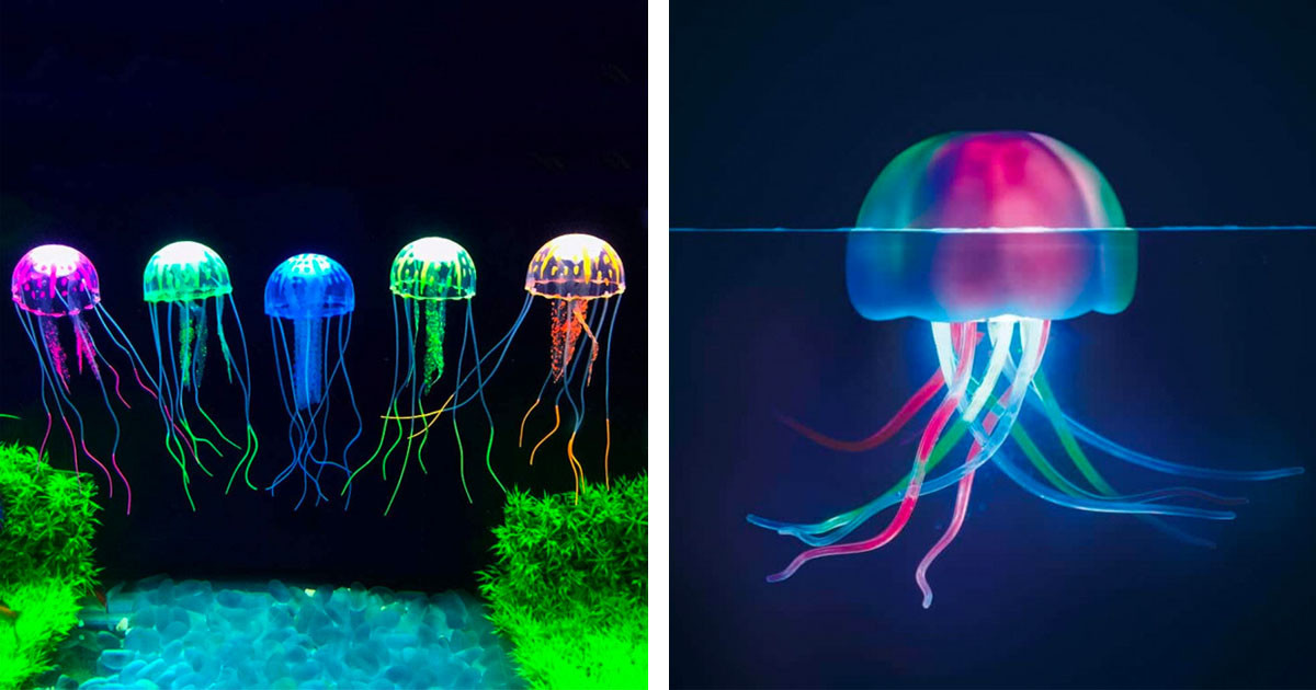 These Floating Jellyfish Lights Will Make Your Pool Look Like An Epic Aquarium