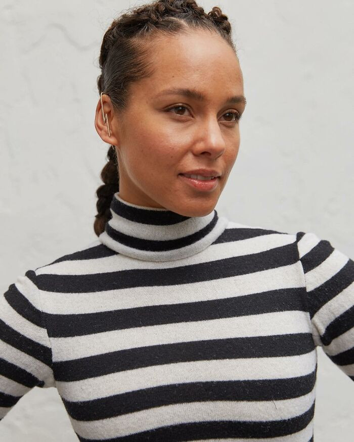 3. Alicia Keys without makeup on her face