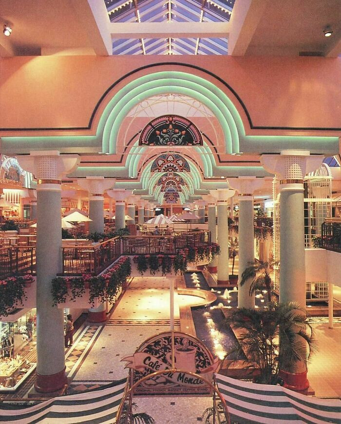 15. Esplanade Mall 1988