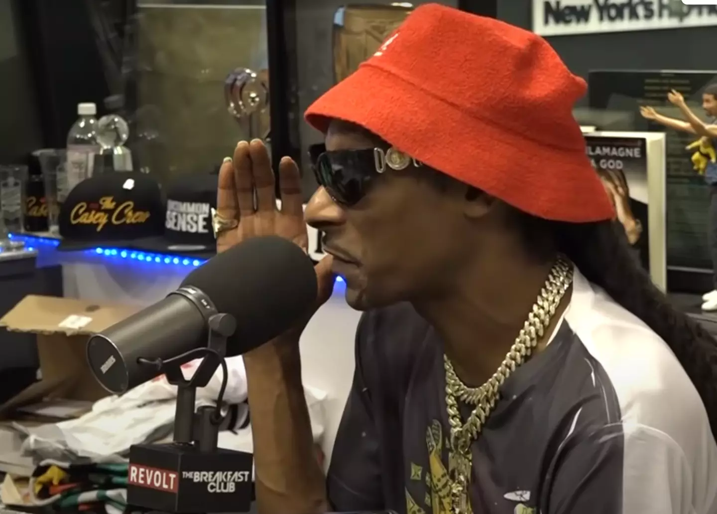 The clip quickly went viral, with fans flooding Twitter with comments about how “spot on” Snoop’s impression was.