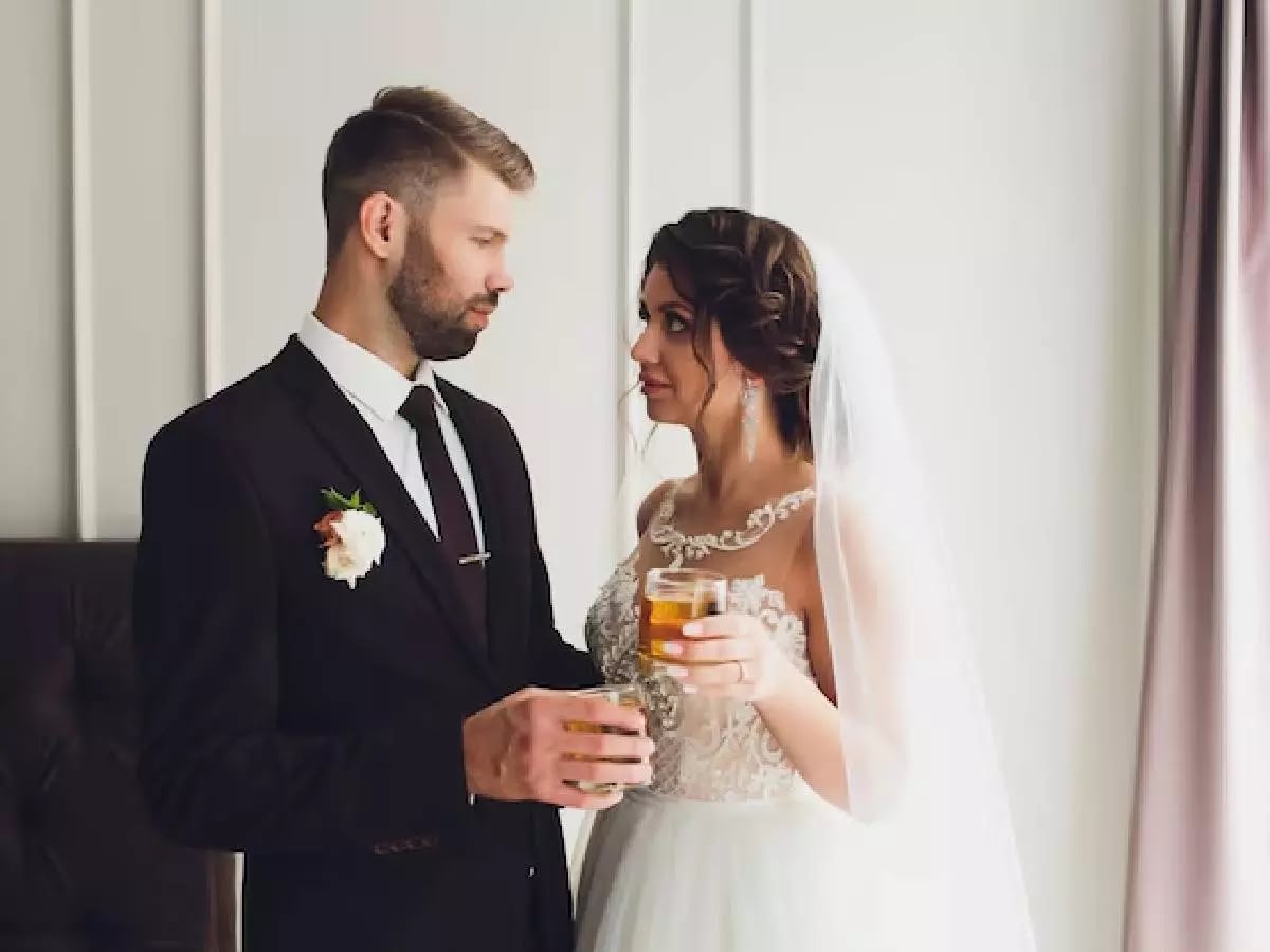A couple that ties and unties their marital knot