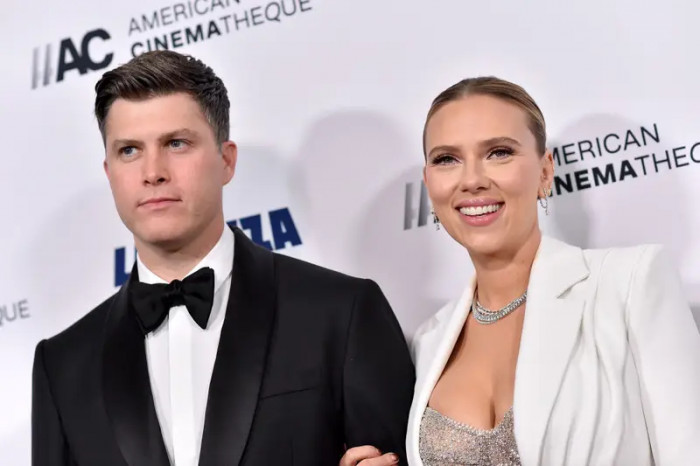 23. Colin Jost and Scarlett Johansson had an intimate and small low-key wedding at their New York home