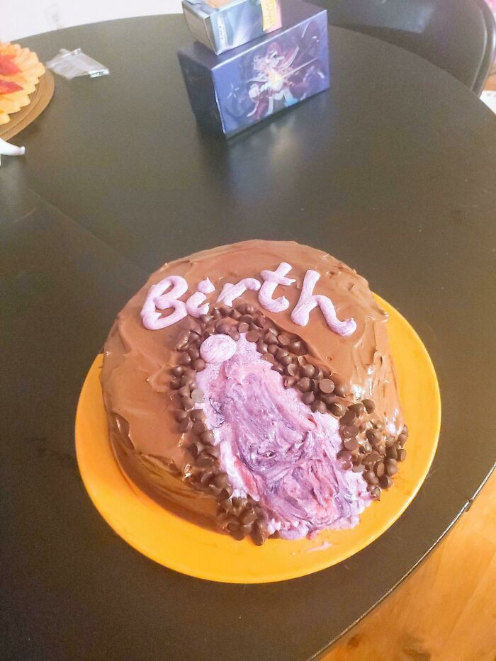 18. This person wanted to create a geod cake, but it became a vagina cake.