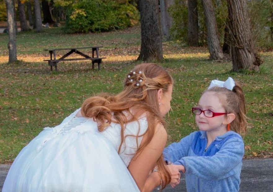 The bride acted graciously to preserve the girl's joy, displaying true princess-like behavior.