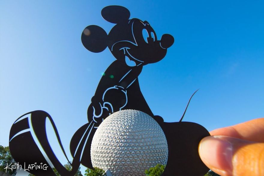 Mickey taking a swing at that elusive par