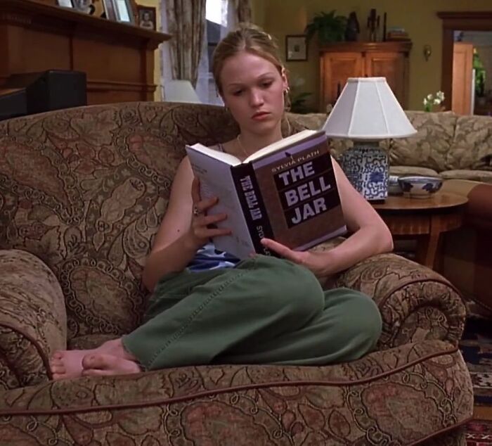 30. Sylvia Plath With Her Book ‘The Bell Jar’ In 10 Things I Hate About You