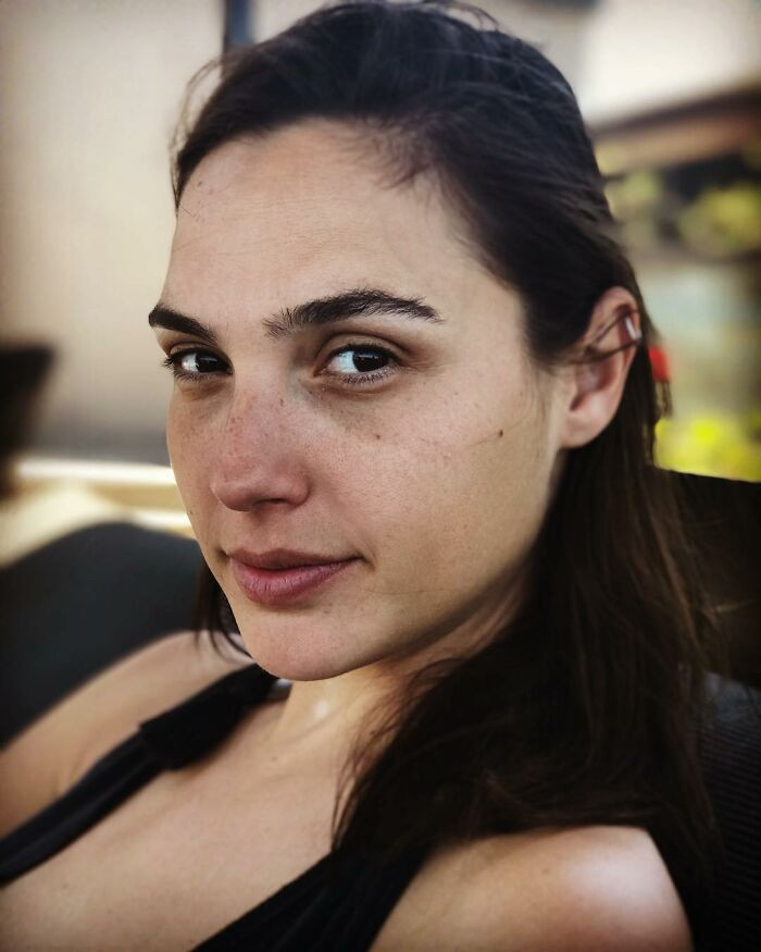 7. Gal Gadot without makeup on her face