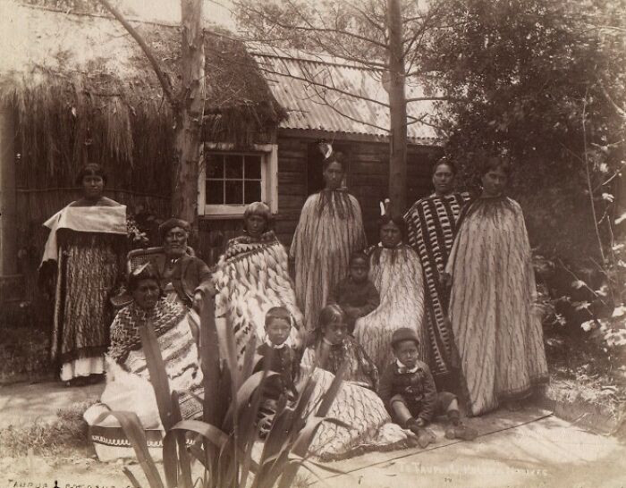 Maori Family, Te Taurua, Rotorua