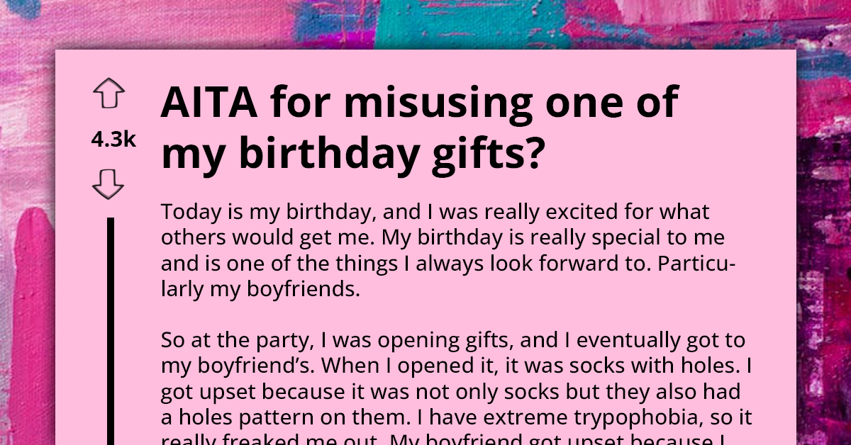 Girl Expects Expensive B-Day Gift From Boyfriend But Gets Pair Of Socks That Triggers Her Trypophobia
