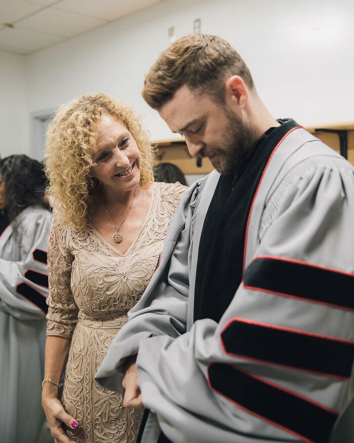 20. Justin Timberlake And His Mother Lynn Bomar Harless