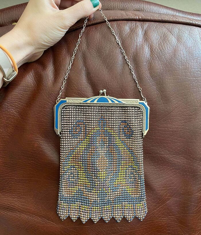 Got this Whiting & Davis mesh bag from the 1920s for $2.99. I still can’t believe my luck