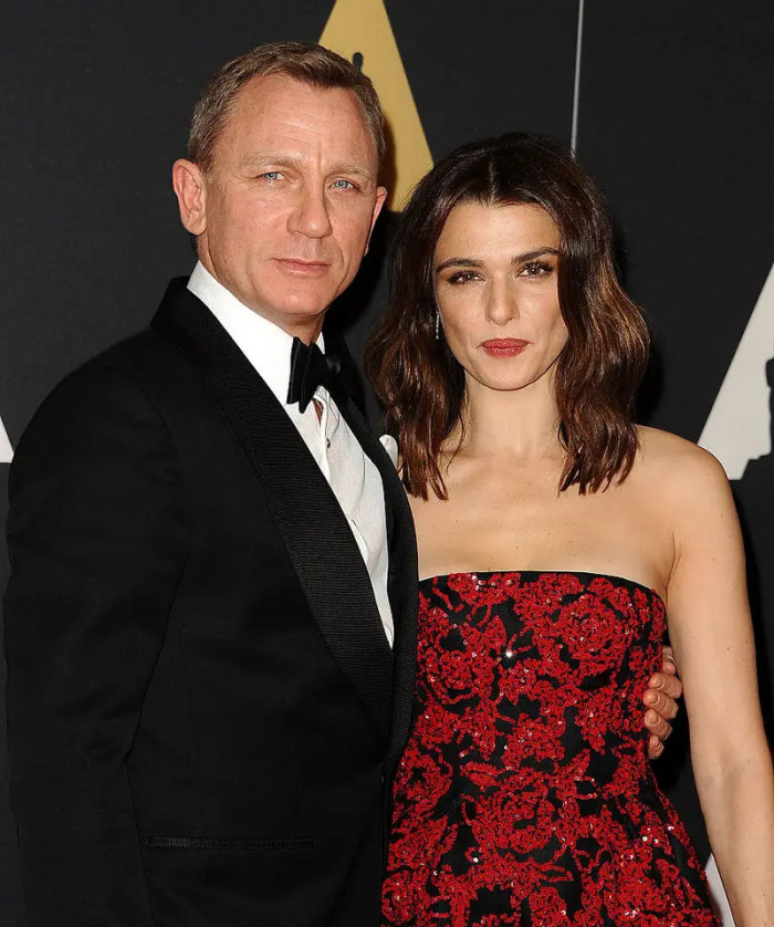 9. Daniel Craig and Rachel Weisz had a really low-key wedding with only four guests — two being their children, and the other two being family friends