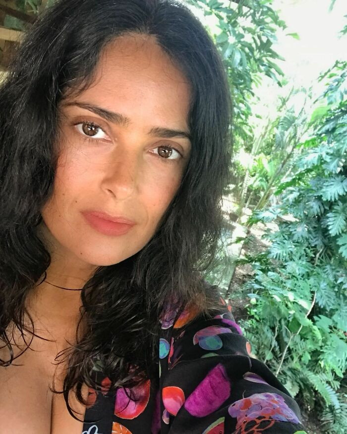 2. Salma Hayek without makeup on her face