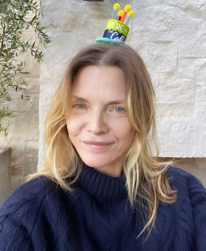 4. Michelle Pfeiffer without makeup on her face