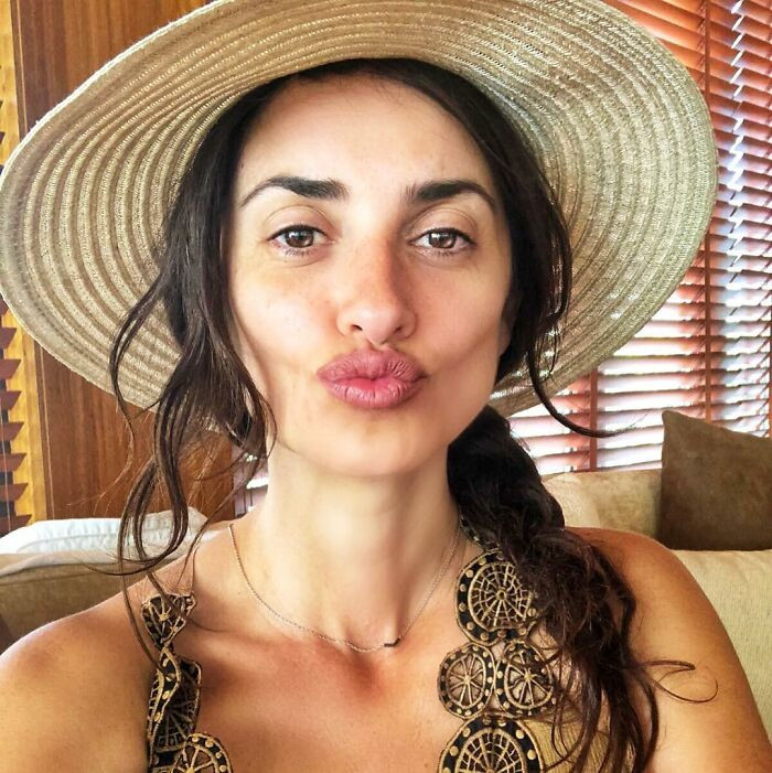 14. Penélope Cruz without makeup on her face