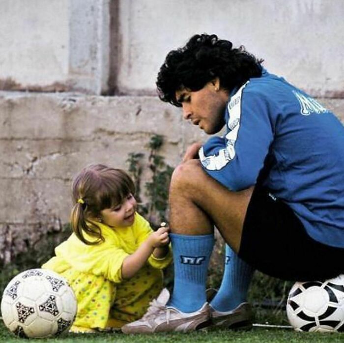 11. Diego Maradona’s Daughter Dalma Picks Flowers For Her Father Which He Proudly Wears During Training. (1989)