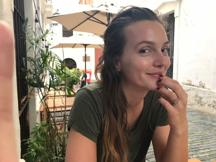 16. Leighton Meester without makeup on her face