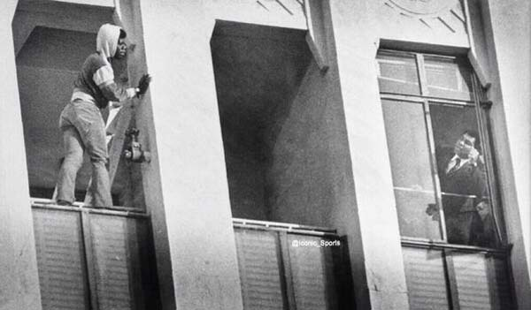 22. Muhammad Ali trying to talk down a suicidal man.