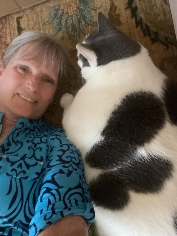 Inspired by Patches' weight loss journey, Kay created a Facebook page to share his progress with others, believing that people would appreciate knowing he was doing well. Over time, the page grew beyond her expectations.