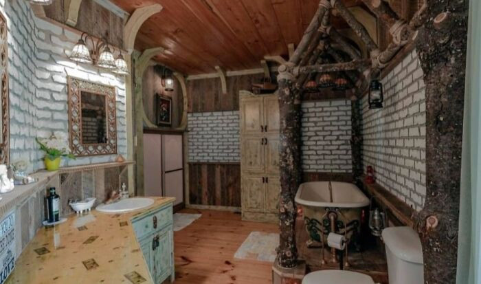 21. What In The Back Alley, Swiss Family Robinson, Stripper Counter Top Is Happening In This Bathroom???