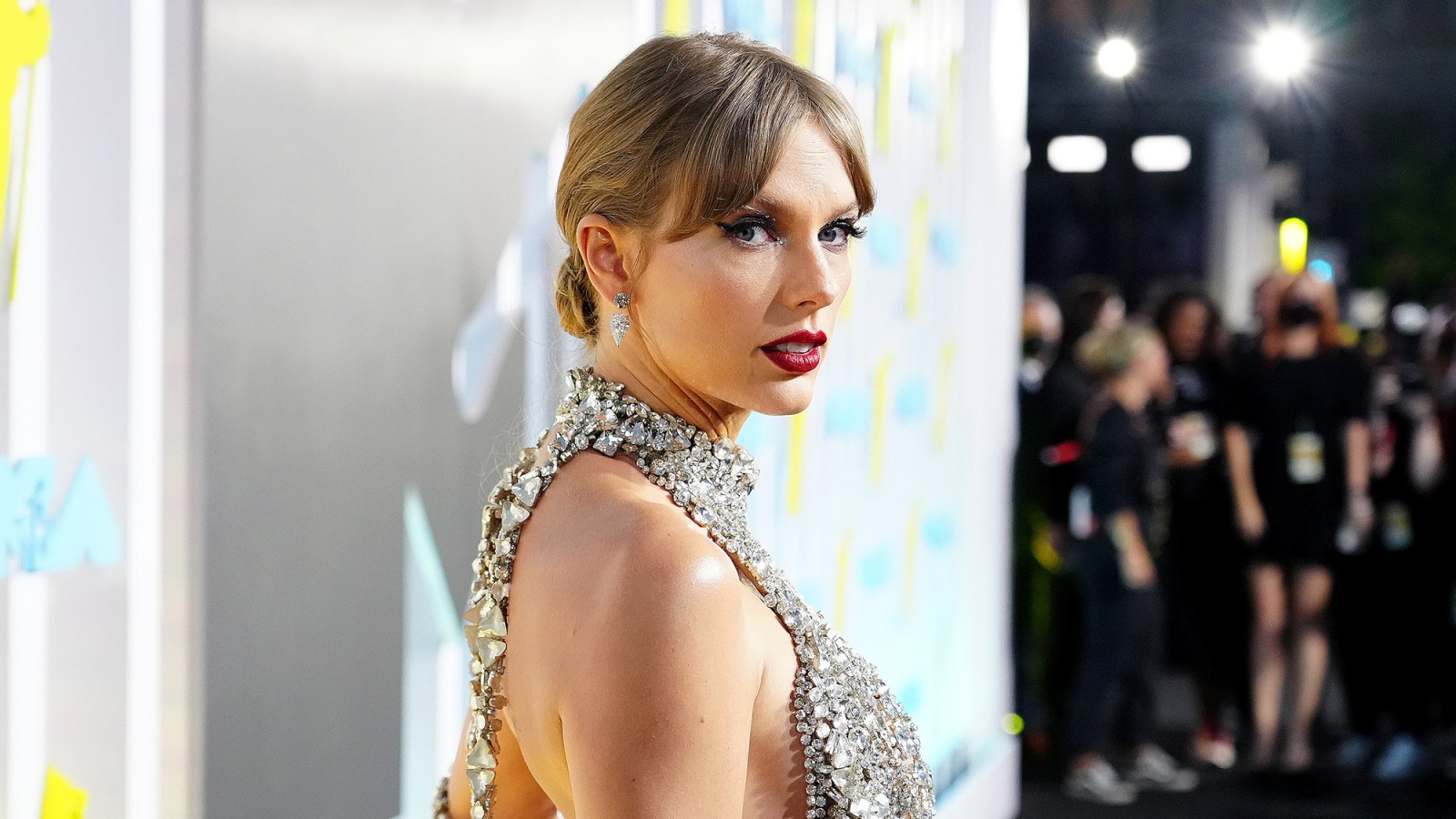 Tay Tay had us swooning in this Oscar De La Renta original.