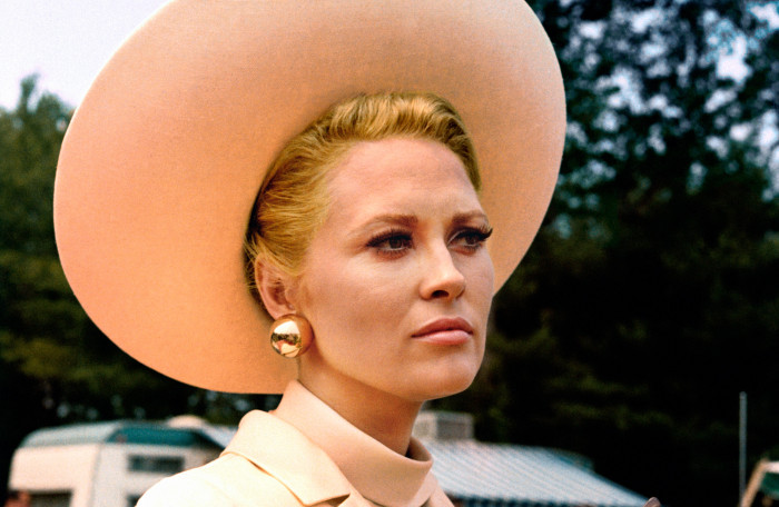 13. Faye Dunaway