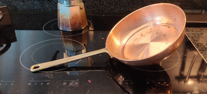 12. The Handle Of This Pan Is Heavier Than The Pan Itself, Making It Fall Over Immediately