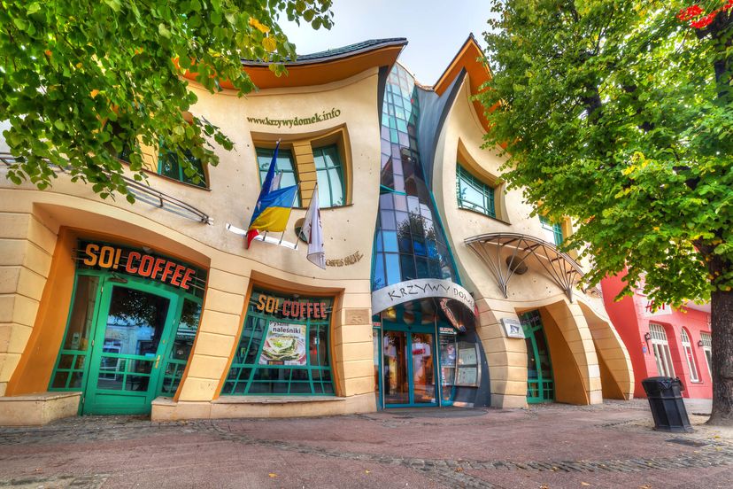 The Crooked House, Poland