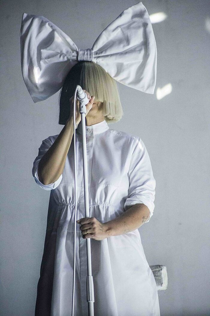 29. Sia